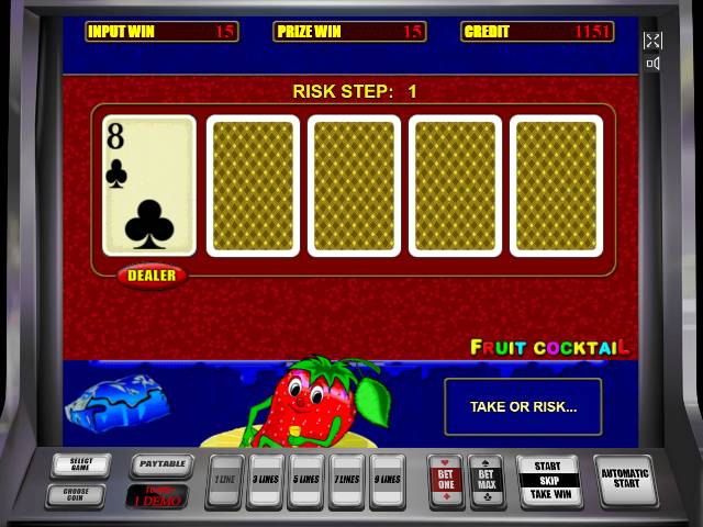 Игра на удвоение в автомате Фруктовый Коктейль Риск-игра в Клубничках